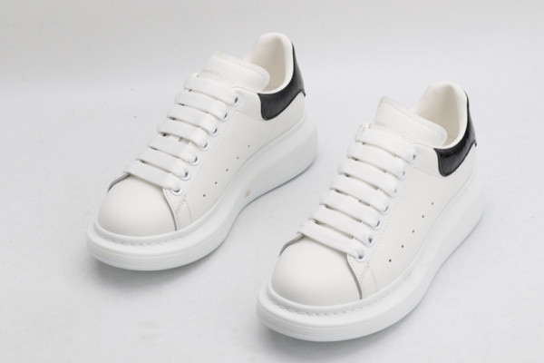 ale*d*r M*Q*en oversized sneaker