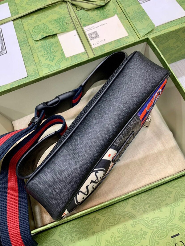 G*u*i  belt bag