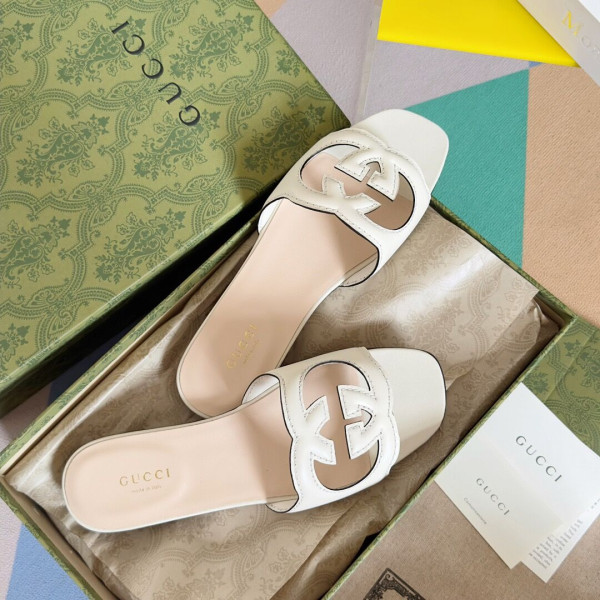 G*u*i  slide sandal