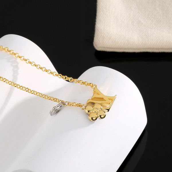l0*is V*t0n necklace