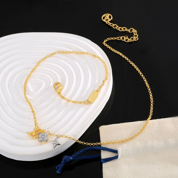 l0*is V*t0n necklace