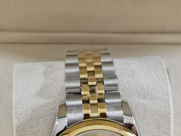 R*l*x watch