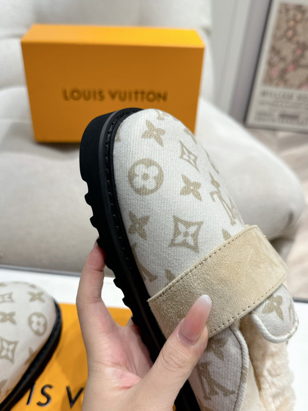 l0*is V*t0n sandals