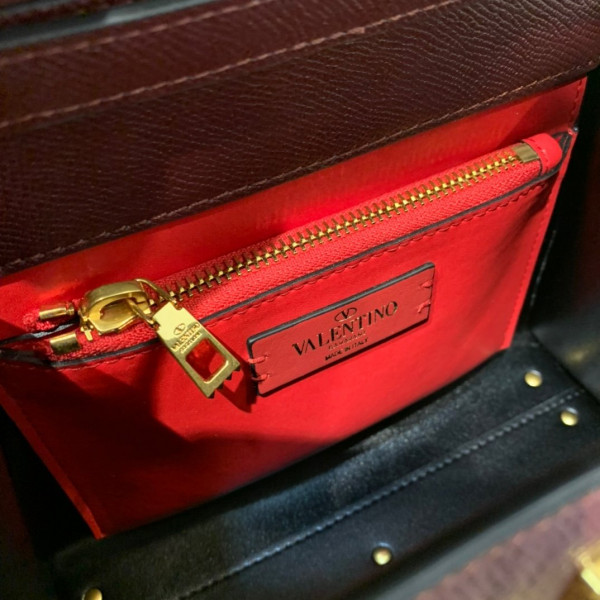 Va1e*ntin0 small vsling grainy calfskin handbag