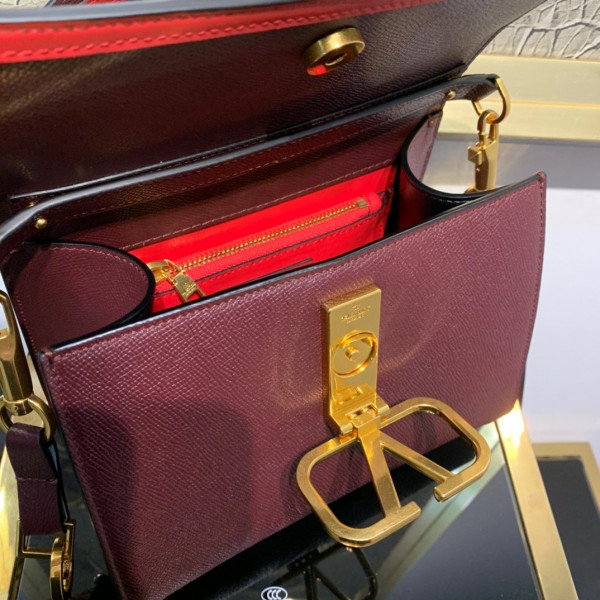 Va1e*ntin0 small vsling grainy calfskin handbag