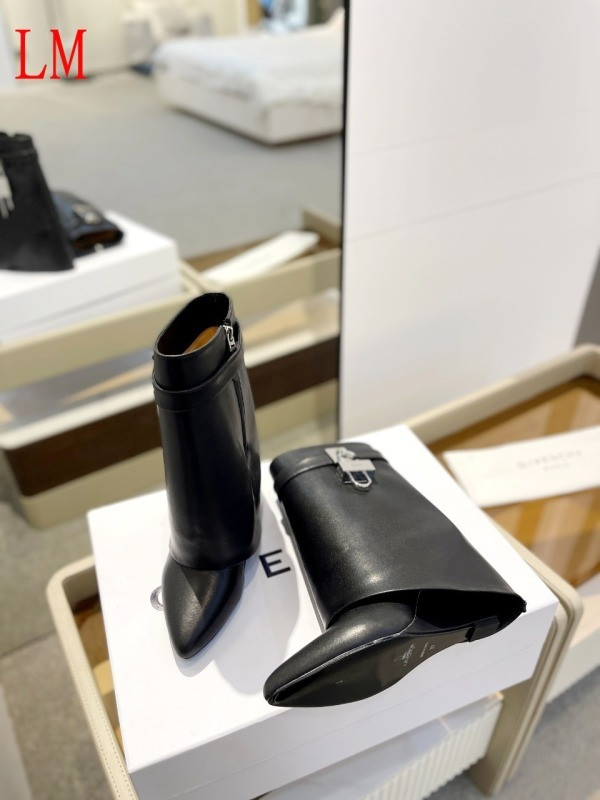 Gienvchy Boots