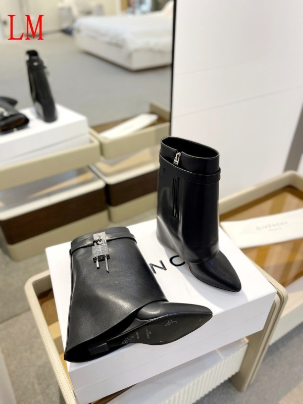 Gienvchy Boots