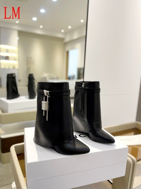 Gienvchy Boots
