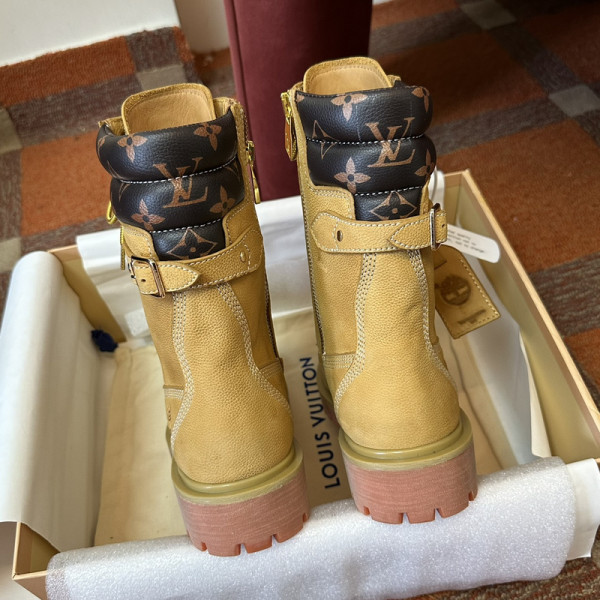 l0*is V*t0n boots