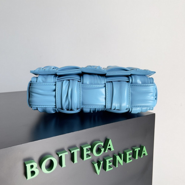 bo*te*ga Ve*ne*ta cassette