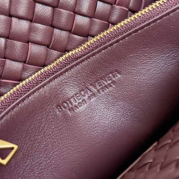 bo*te*ga Ve*ne*ta small cobble shoulder bag
