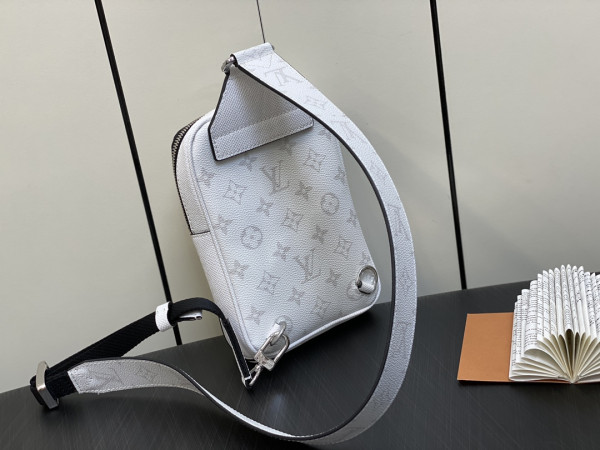 l0*is V*t0n outdoor slingbag