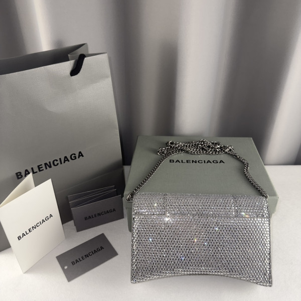 Ba*len*cia*ga hourglass wallet on chain