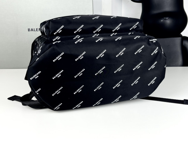Ba*len*cia*ga backpack