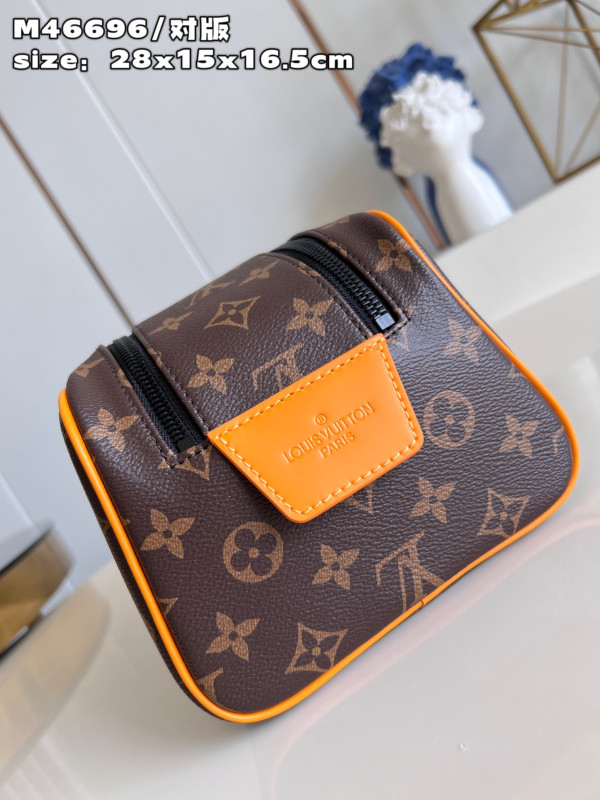 l0*is V*t0n dopp kit toilet pouch