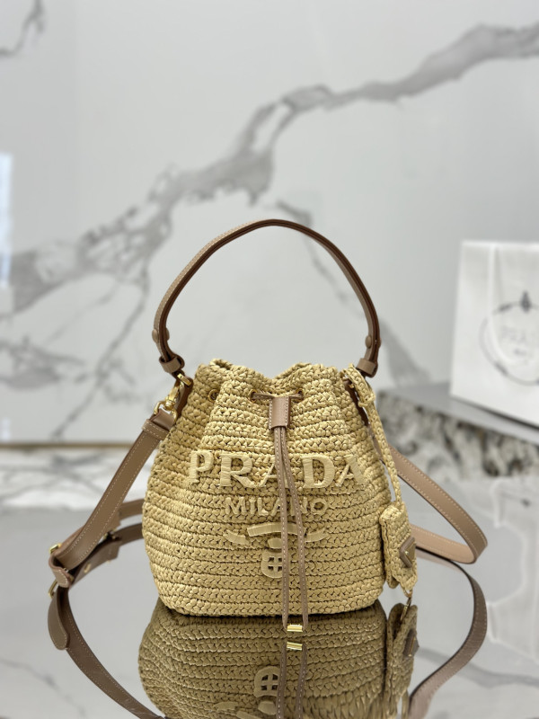 Pra*a  bucket bag