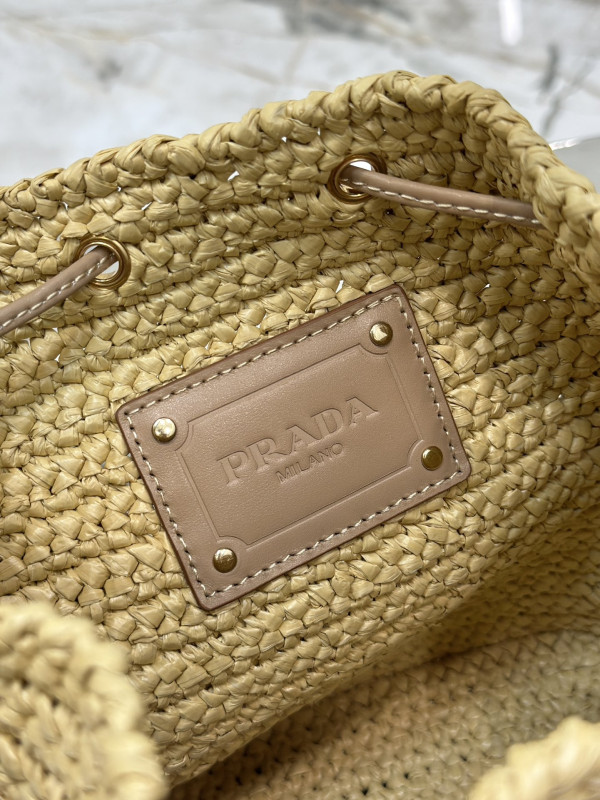 Pra*a  bucket bag