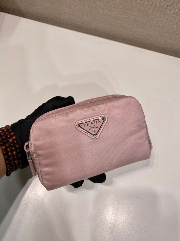 Pra*a re-nylon necessaire