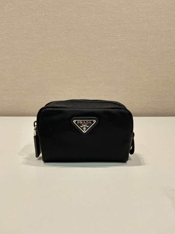 Pra*a re-nylon necessaire