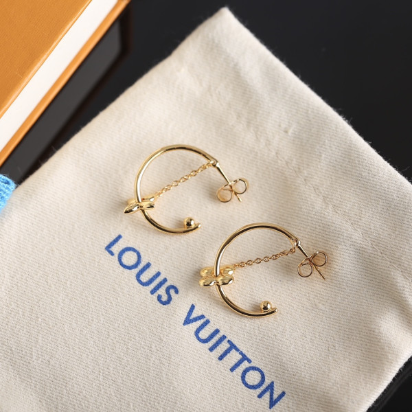 l0*is V*t0n earrings