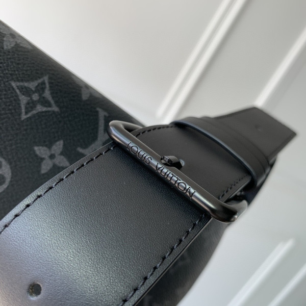 l0*is V*t0n moon crossbody