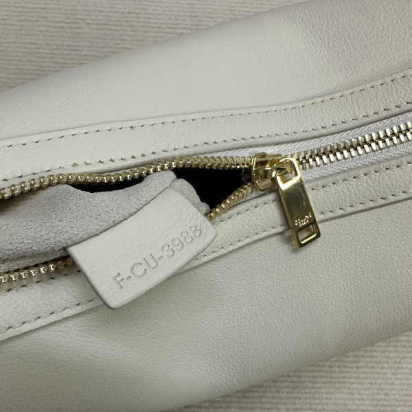 celin* heloise cuir triomphe bag in S*pple calfskin