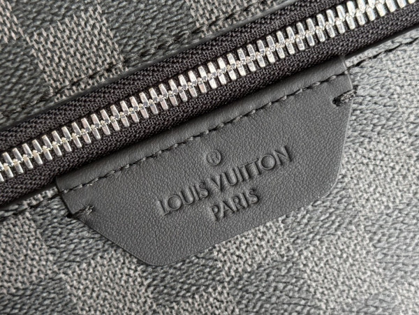 l0*is V*t0n discovery backpack pm