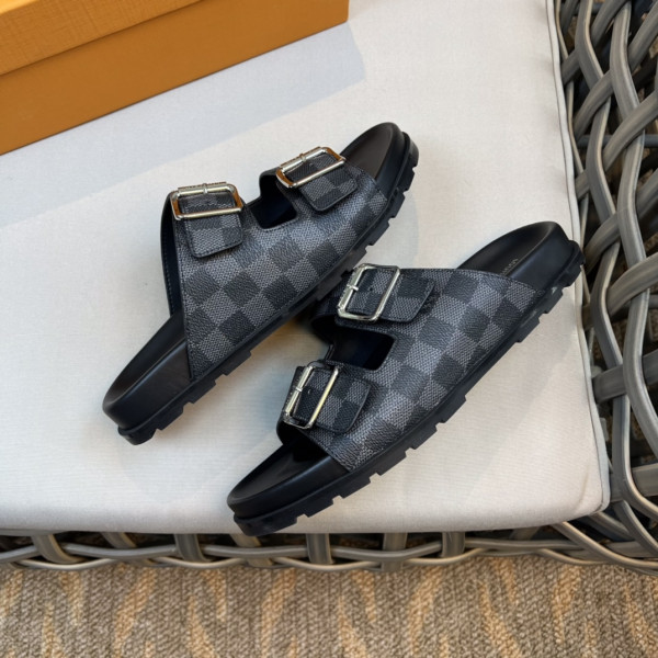 l0*is V*t0n slippers