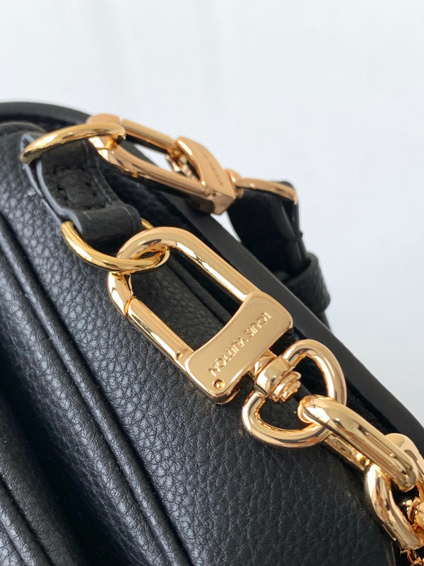 l0*is V*t0n pochette metis east west