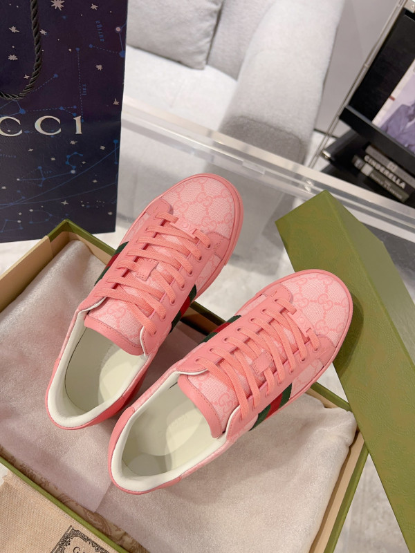 G*u*i sneaker