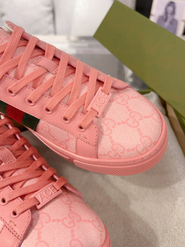 G*u*i sneaker