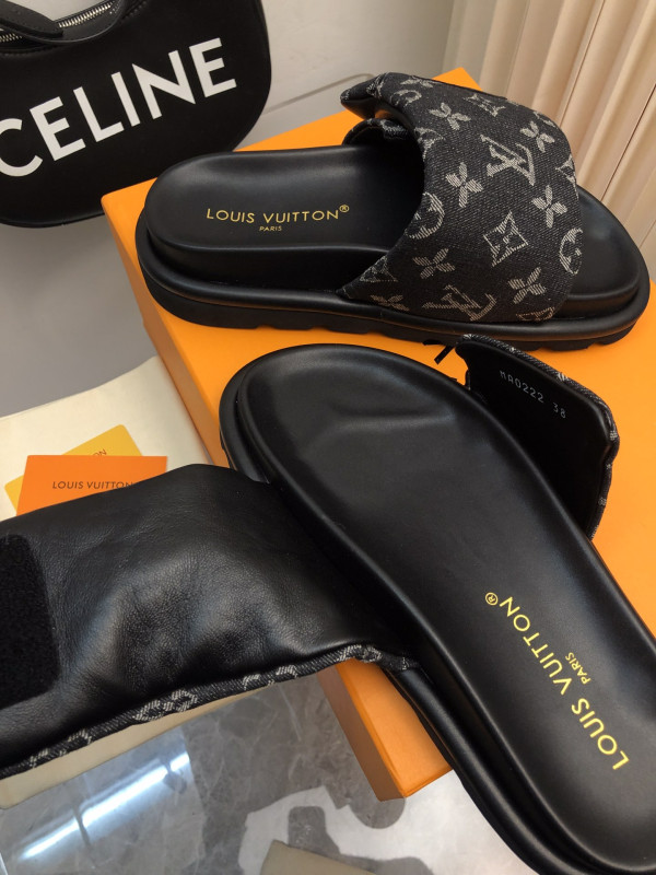 l0*is V*t0n pool pillow comfort mule