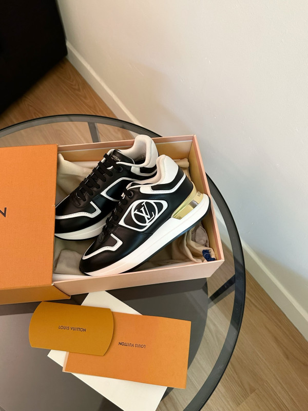 l0*is V*t0n sneakers