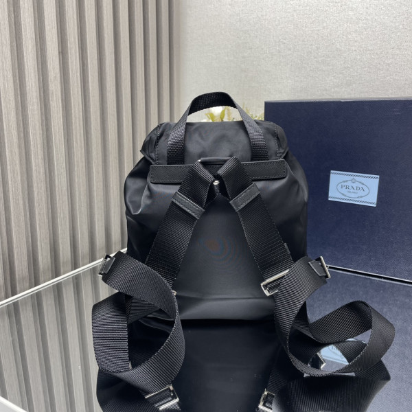 Pra*a re-nylon backpack-23.5*28*12cm