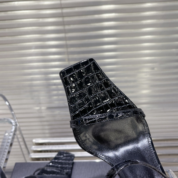 Sa**t Lau*nt heels