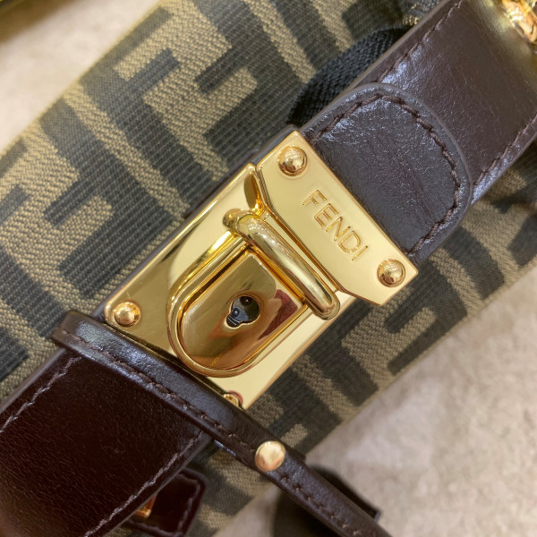 F**di vintage bag-16*9*11cm