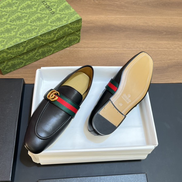 G*u*i men loafer
