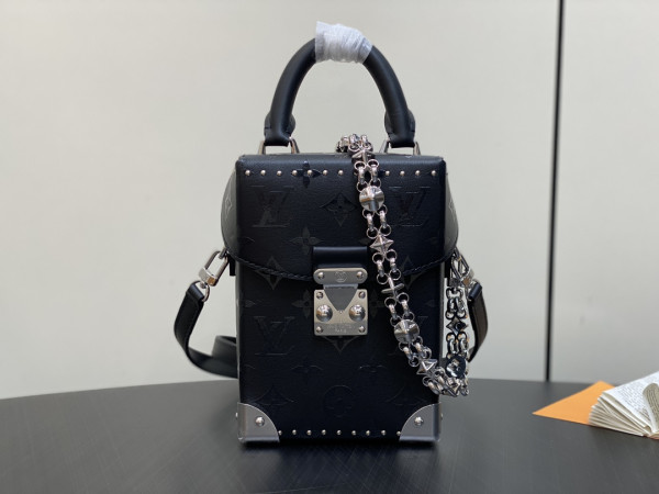 l0*is V*t0n camera box monogram canvas