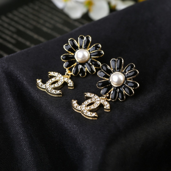 CL EARRINGS