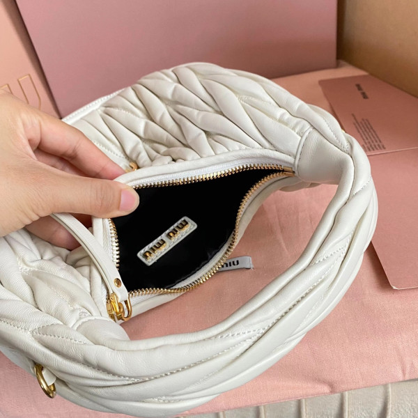 M*um*u wander matelassé nappa leather hobo bag