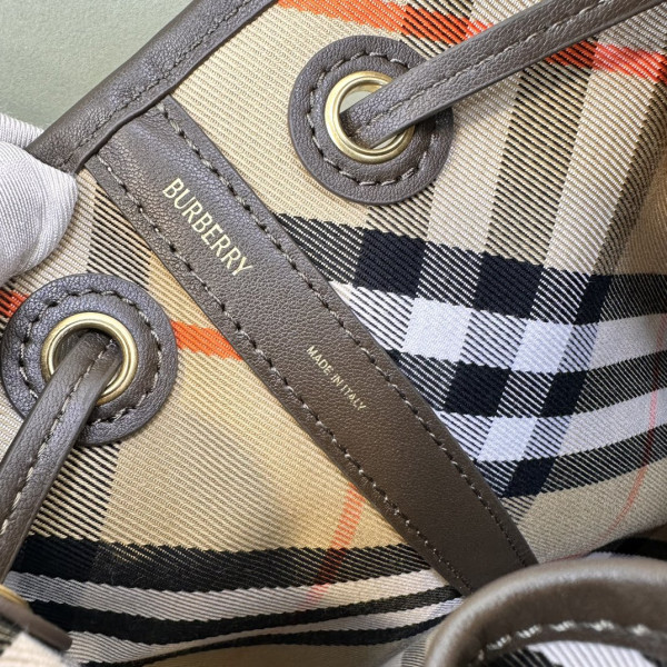 B**rry medium check drawstring pouch