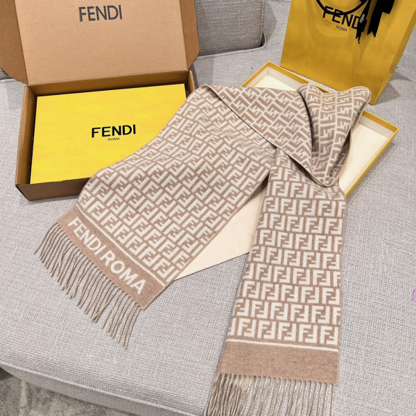 F**di scarf