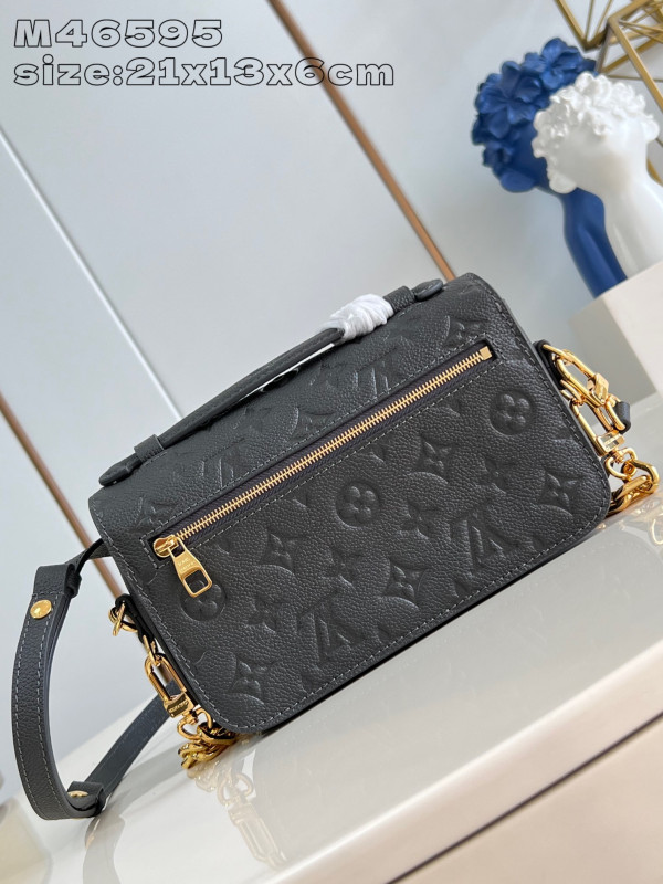 l0*is V*t0n pochette metis east west