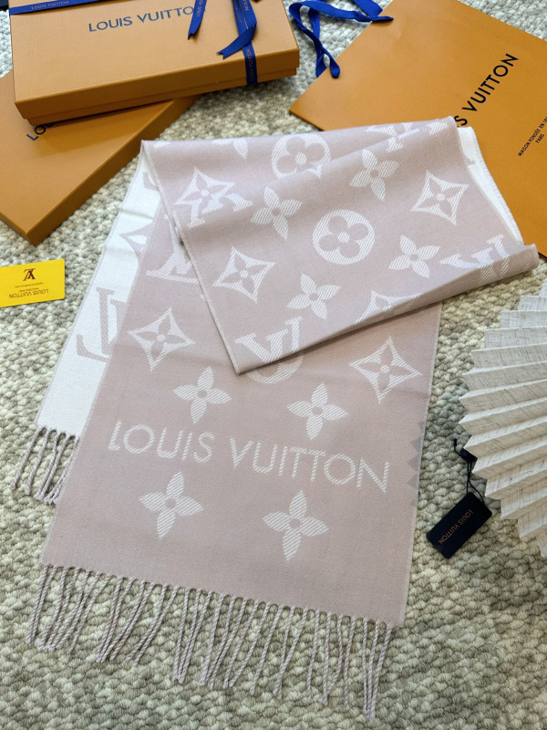l0*is V*t0n scarf