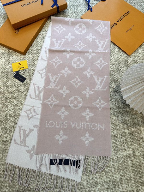 l0*is V*t0n scarf