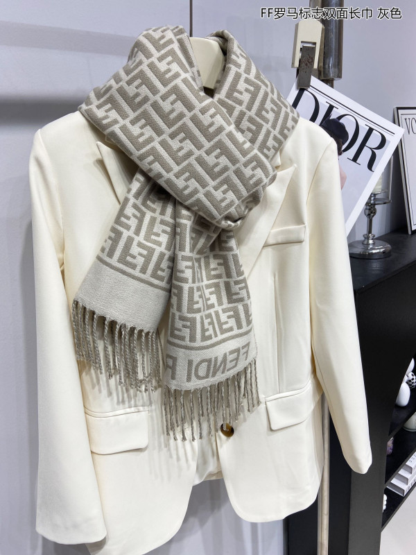F**di scarf