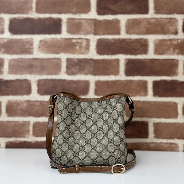 G*u*i gg emblem mini bucket bag