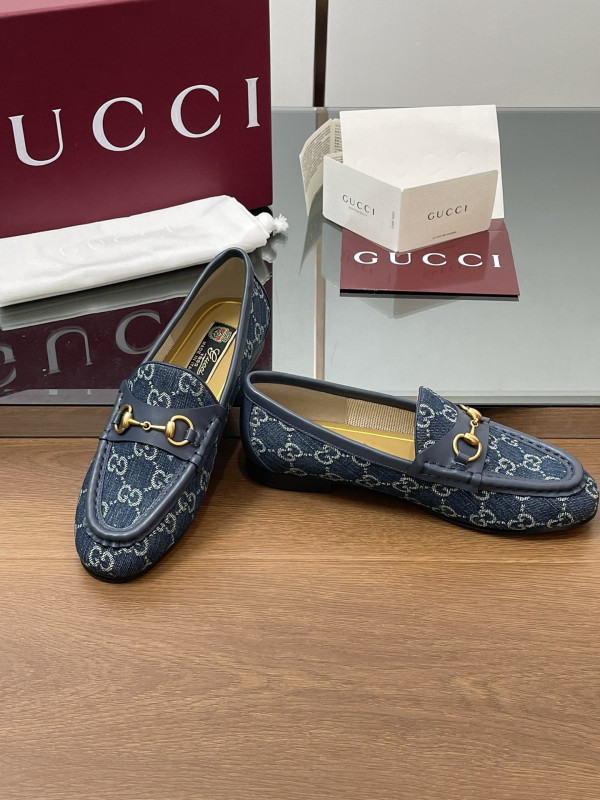 G*u*i loafer