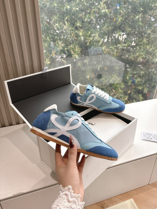 L0ew* ballet runner