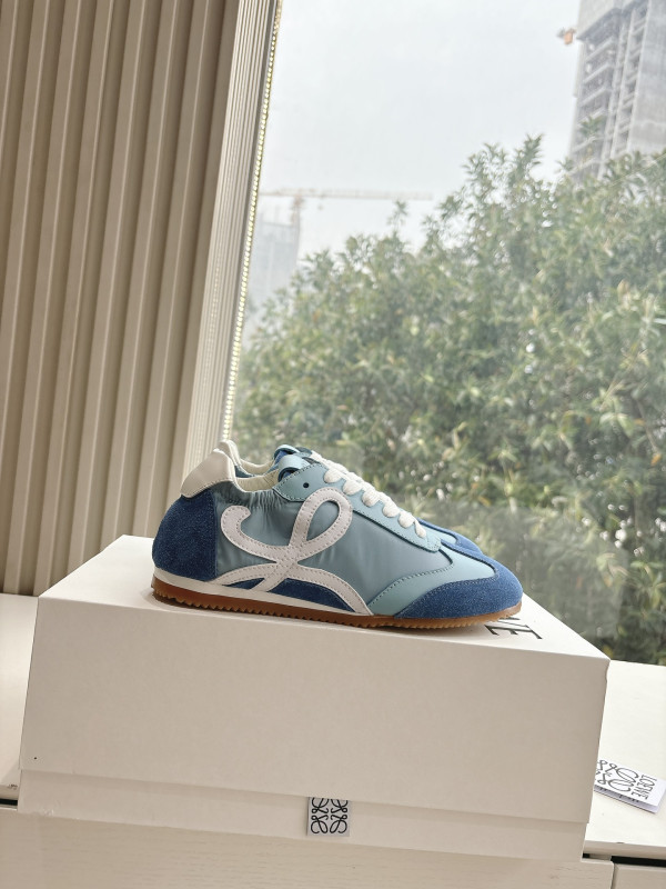 L0ew* ballet runner